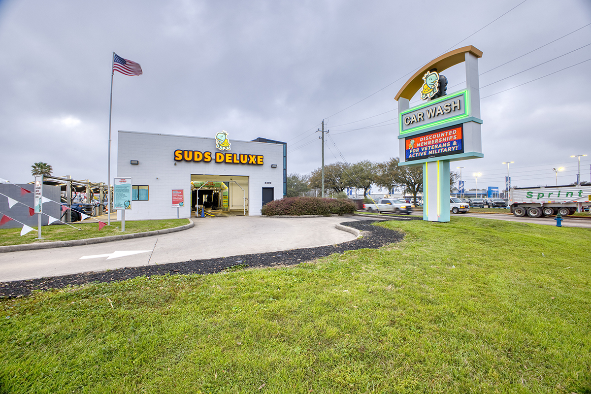 Suds Deluxe Car Wash Hwy 6 Location